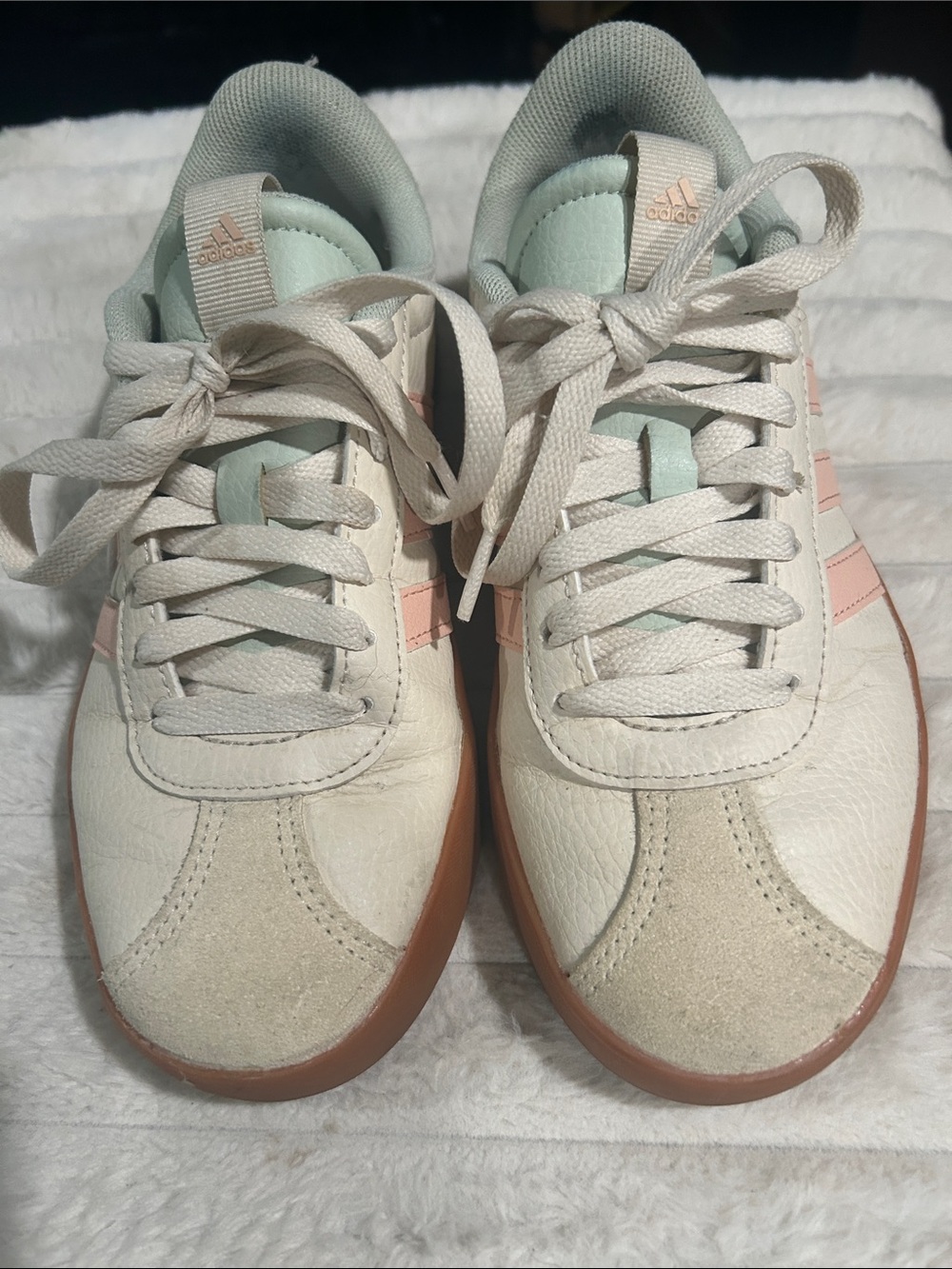 adidas Cream Sneakers with Pink Stripes and Gum Sole - Picture 4 of 4